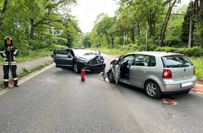 Feuerwehr Mülheim an der Ruhr: FW-MH: Frontal-Unfall zwischen zwei Fahrzeugen - erhöhtes Einsatzaufkommen am Sonntag