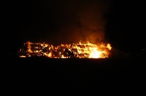 Kreispolizeibehörde Unna: POL-UN: Fröndenberg - 300 Strohballen in Flammen: Polizei geht von Brandstiftung aus