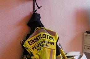 Feuerwehr Plettenberg: FW-PL: OT.Stadtmitte. Kleinkind zieht sich Toilettenaufsatzdeckel über den Kopf und muss von der Feuerwehr befreit werden.