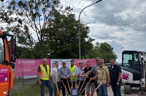 Deutsche Telekom AG: Telekom startet Glasfaserausbau in Aholming