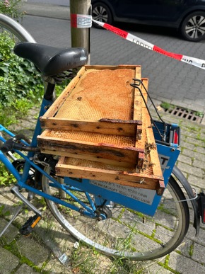 POL-OS: Osnabrück: Lose Bienenwaben im Stadtteil Wüste - Polizei bittet um Hinweise (mit Fotos)