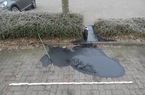 Polizeidirektion Ratzeburg: POL-RZ: Wer führte seinen Ölwechsel auf einem Parkplatz durch? - Zeugen gesucht
