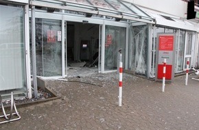 Polizei Minden-Lübbecke: POL-MI: Hoher Sachschaden: Geldautomatensprengung in Neesen