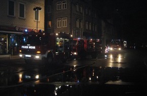 Polizeiinspektion Hameln-Pyrmont/Holzminden: POL-HOL: Rauchmelder rettet vier Hausbewohnern das Leben / Großeinsatz der Feuerwehr in Stadtoldendorf