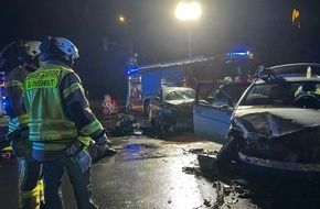 Freiwillige Feuerwehr Bad Salzuflen: FF Bad Salzuflen: Drei Verletzte bei schwerem Verkehrsunfall auf Hauptkreuzung / Rudolph-Brandes-Allee für rund eine Stunde am Mittwochabend gesperrt