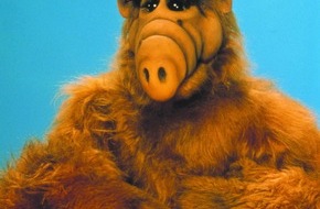 TELE 5: Es gibt wieder Katzensaft! Besuch vom Planeten Melmac: ALF landet am Freitag, 02. Januar auf Tele 5!