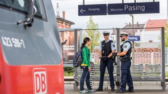 Bundespolizeidirektion München: Bundespolizeidirektion München: Polizeieinsatz im Bahnhof Pasing / 21-Jähriger sorgt im Regionalexpress für Aufregung