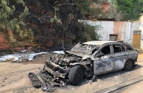 Polizeidirektion Trier: POL-PDTR: Vollbrand eines Taxis mit Übergreifen auf Teile des roten Felsens in Trier