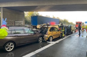 Feuerwehr Bochum: FW-BO: Verkehrsunfall auf der A 448 in Bochum- Langendreer