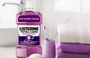 LISTERINE®: LISTERINE® TOTAL CARE ZAHN-SCHUTZ als Testsieger bei Stiftung Warentest prämiert