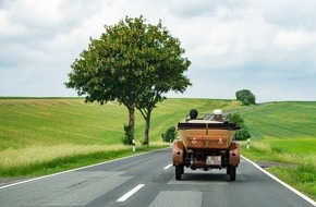 ADAC Hessen-Thüringen e.V.: Wenn die Straße zum Museum wird: 29. ADAC Oldtimerfahrt in Thüringen