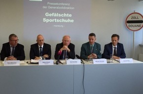 Generalzolldirektion: GZD: Schlag gegen Produktpiraten:
Zoll stellt in Hamburg mehr als 46.000 Paar gefälschte
Nike-Sportschuhe sicher