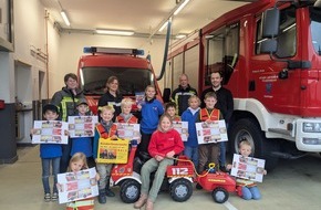 Feuerwehr der Stadt Arnsberg: FW-AR: Spenden für den Feuerwehr-Nachwuchs in Herdringen und Oeventrop