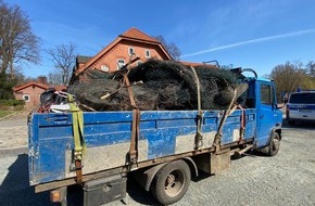 Polizeiinspektion Verden / Osterholz: POL-VER: Mehrere Pkw ausgebrannt + Tatverdächtiger nach Gemäldediebstahl ermittelt + Pkw erheblich beschädigt + Lkw überladen + Diebstahl aus Wohnhaus