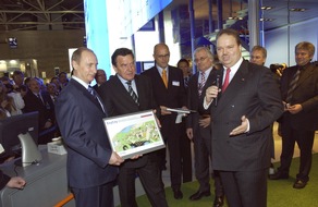 EnBW Energie Baden-Württemberg AG: Hannover Messe: Claassen begrüßt Putin und Schröder am EnBW Stand