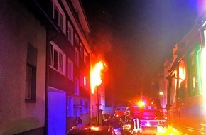 Feuerwehr Essen: FW-E: Wohnungsbrand in Essen-Steele, drei Menschen verletzt