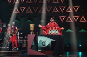 ProSieben: Heimspiel für den roten Quiz-Teufel: Mark Forster moderiert am Dienstag in Stadion-Atmosphäre "Wer stiehlt Mark Forster die Show?" auf ProSieben