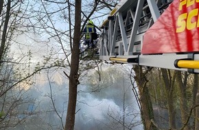 Feuerwehr Schwelm: FW-EN: Gartenlaubenbrand an den Bahngleisen in Schwelm