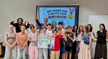 Sparkasse K&ouml;lnBonn: Vom Staubf&auml;nger zum Rohstoffschatz: Von Sparkasse K&ouml;lnBonn gef&ouml;rdertes E-Waste-Race tr&auml;gt fast 3.200 Teile Elektroschrott zusammen