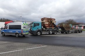 Polizeipräsidium Osthessen: POL-OH: Zu hoch geladen und unzureichend gesichert - Lastzug-Kontrolle auf der A5