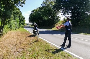 Polizei Lippe: POL-LIP: Kreis Lippe/Kreis Höxter. Gemeinsame Motorradkontrolle am Köterberg.