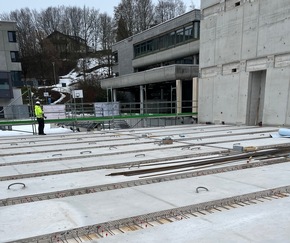 Neu zugelassenes Verbinder-System erm&ouml;glicht kreislauff&auml;hige HBV-Decken &ndash; Schulbau in Aalen