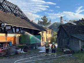 KFV Bodenseekreis: Feuerwehr löscht Großbrand