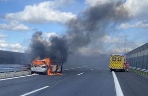 Polizeiinspektion Stade: POL-STD: Autofahrer auf Autobahn 26 ins Schleudern gekommen - PKW ausgebrannt - Fahrer leicht verletzt