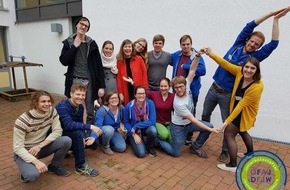 Deutsch-Französisches Jugendwerk (DFJW): 350 Kilometer Erinnerungsarbeit: Junge Deutsche und Franzosen starten grenzüberschreitende Fahrradtour am Rhein im Zeichen des Mauerfalls