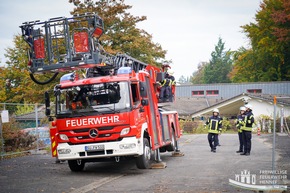 FW Hennef: Lehrgang für Drehleiter - Maschinisten bei der Feuerwehr Hennef