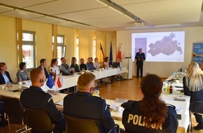 Polizeipräsidium Neubrandenburg: POL-NB: Neues EU-Förderprojekt bringt deutsch-polnische Kriminaltechniker zusammen (mit Foto)