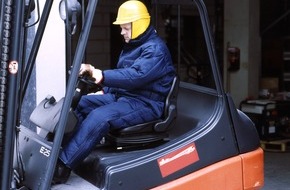 BG BAU Berufsgenossenschaft der Bauwirtschaft: Bauarbeit bei Kälte und Schnee / Gegen Unfälle und Krankheit vorsorgen