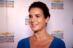 Katarina Witt ist Botschafterin der Deutschen Postcode Lotterie / Eiskunstlauflegende repräsentiert neue Soziallotterie und erhält einen Förder-Scheck für ihre Katarina-Witt-Stiftung