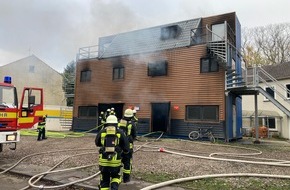 Feuerwehr Hattingen: FW-EN: 40 Einsatzkräfte gehen ins Feuer - Realbrandausbildung der Feuerwehr Hattingen