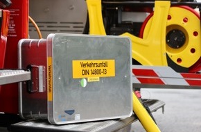 Freiwillige Feuerwehr Hünxe: FW Hünxe: Verkehrsunfall mit zwei verletzten Personen