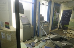 Polizei Mettmann: POL-ME: Geldautomat in der Innenstadt gesprengt - Polizei ermittelt - Langenfeld - 2206112