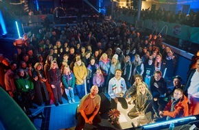 MDR Mitteldeutscher Rundfunk: MDR Jump-&bdquo;Bands for Friends&ldquo; mit Clueso: Ein ganz besonderes Weihnachtsgeschenk