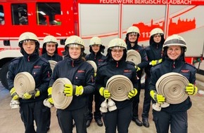 Feuerwehr Bergisch Gladbach: FW-GL: Acht neue Mitglieder starten ihre Laufbahn bei der Feuerwehr Bergisch Gladbach