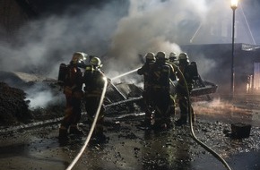 Feuerwehr Norderstedt: FW Norderstedt: Silvesterbilanz der Feuerwehr Norderstedt - Zunächst ruhiger Jahreswechsel, dann Großbrand