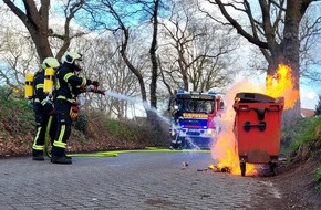 Freiwillige Feuerwehr Aurich: FW-AUR: Abfallbeh&auml;lter in Flammen