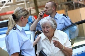 Polizei Rhein-Erft-Kreis: POL-REK: 80-jähriger Frau Armschmuck geraubt - Bergheim