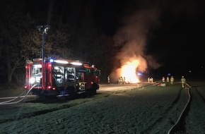 Feuerwehr Bottrop: FW-BOT: Strohballenbrand in Bottrop-Kirchhellen