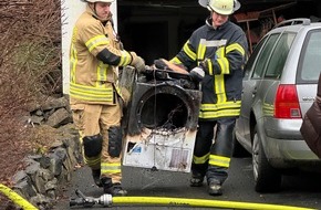 Freiwillige Feuerwehr K&ouml;nigswinter: FW K&ouml;nigswinter: Haushaltsgro&szlig;ger&auml;te brennen im Keller eines Einfamilienhauses