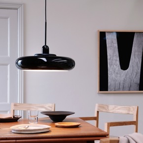 Elegantes Lichtflair in Schwarz, Weiß & allen Zwischentönen: Lampenwelt.de präsentiert zeitlos schöne Leuchten & Deko