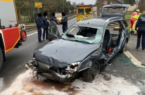 Feuerwehr Stolberg: FW-Stolberg: Schwerer Verkehrsunfall - vier Verletzte