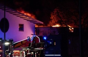 Polizei Minden-Lübbecke: POL-MI: Millionenschaden nach Großbrand in einer Druckerei - Halle einsturzgefährdet
