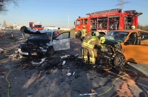 Feuerwehr Bottrop: FW-BOT: Verkehrsunfall mit 3 Schwerverletzten in Grafenwald
