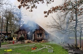 Feuerwehr Bocholt: FW Bocholt: Brennt Sauna im Saunagarten vom BAHIA
