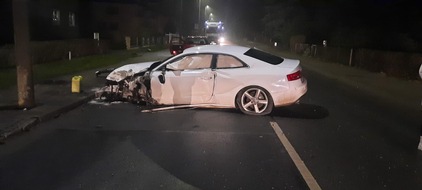 Landespolizeiinspektion Nordhausen: LPI-NDH: Auto prallt gegen Mast - zwei Personen verletzt