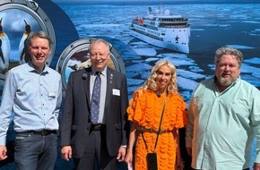 JANE UHLIG PR Kommunikation & Publikationswesen: Expeditionsreisen im Aufwind: IKARUS TOURS und PolarNEWS begeistern beim Pressefr&uuml;hst&uuml;ck mit exklusiven Einblicken in Arktis und Antarktis